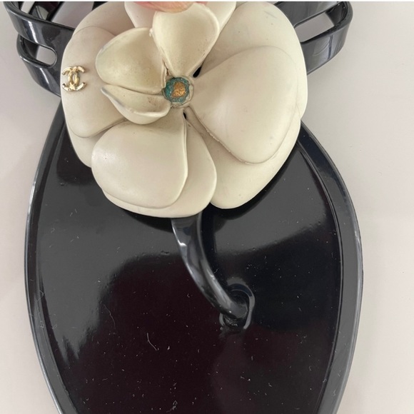 Camellia jelly thong sandals - Picture 6 of 8